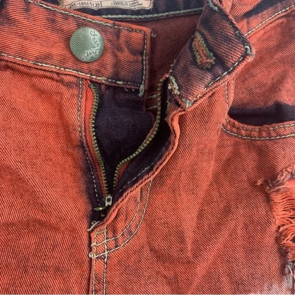 FREE PEOPLE Overdyed Distressed Jean Shorts w/ Raw Hem in Sunrise Red Size 26 - Picture 4 of 9